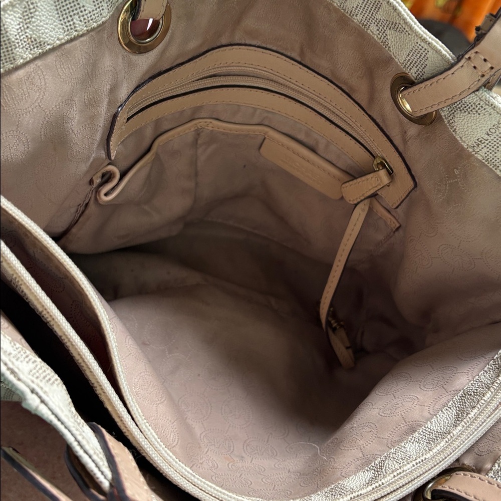 Michael Kors Cream and Tan Tote Bag EUC - Picture 3 of 6